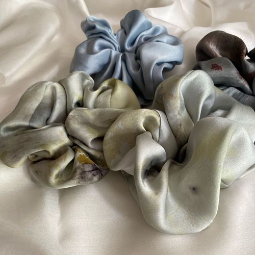 Резинка для волос шёлковая в ассортименте, с экопринтом