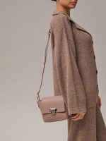 Сумка кожаная кросс-боди фруктовый мусс