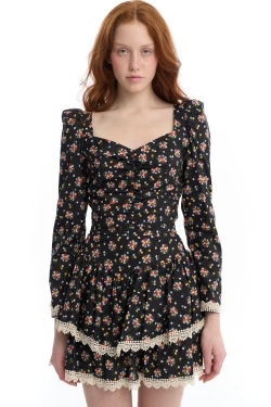 Топ с вырезом сердечком в цветочек