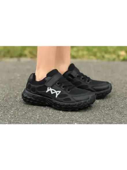 Кроссовки универсальные.