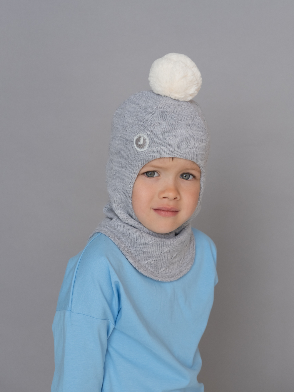 Шлем весенний/осенний вязаный (Св.серый) с мех.помпоном ЧУ