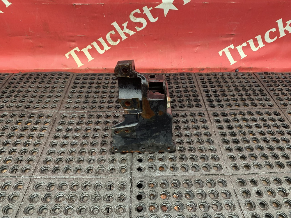 Кронштейн торсиона кабины правый 2019г