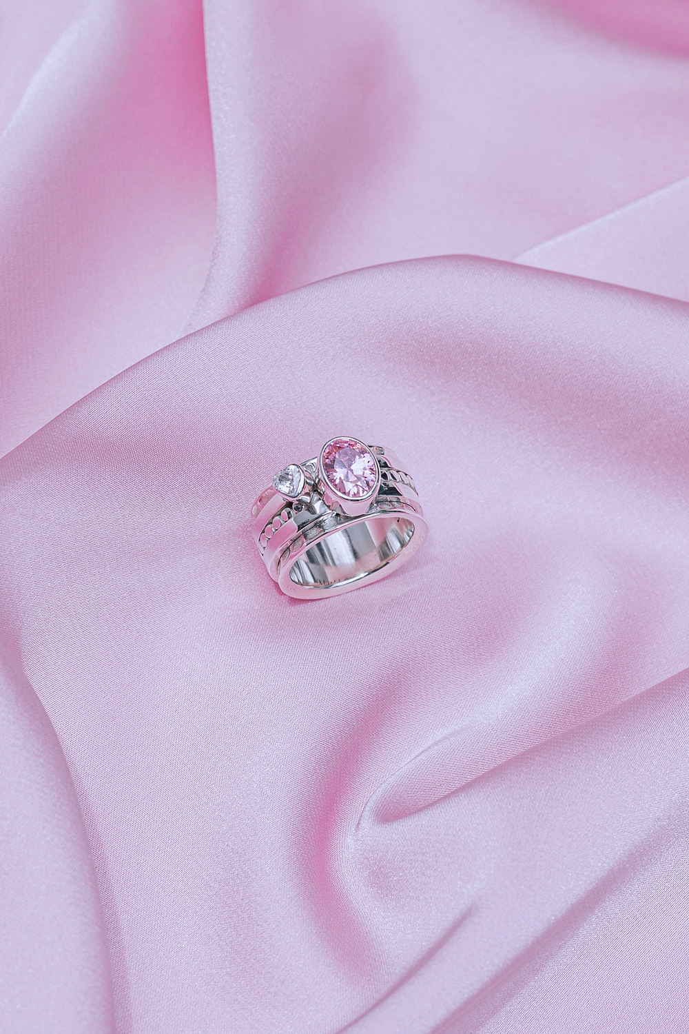Кольцо «Мозаик» с овальным розовым цирконом и сердечком белый циркон