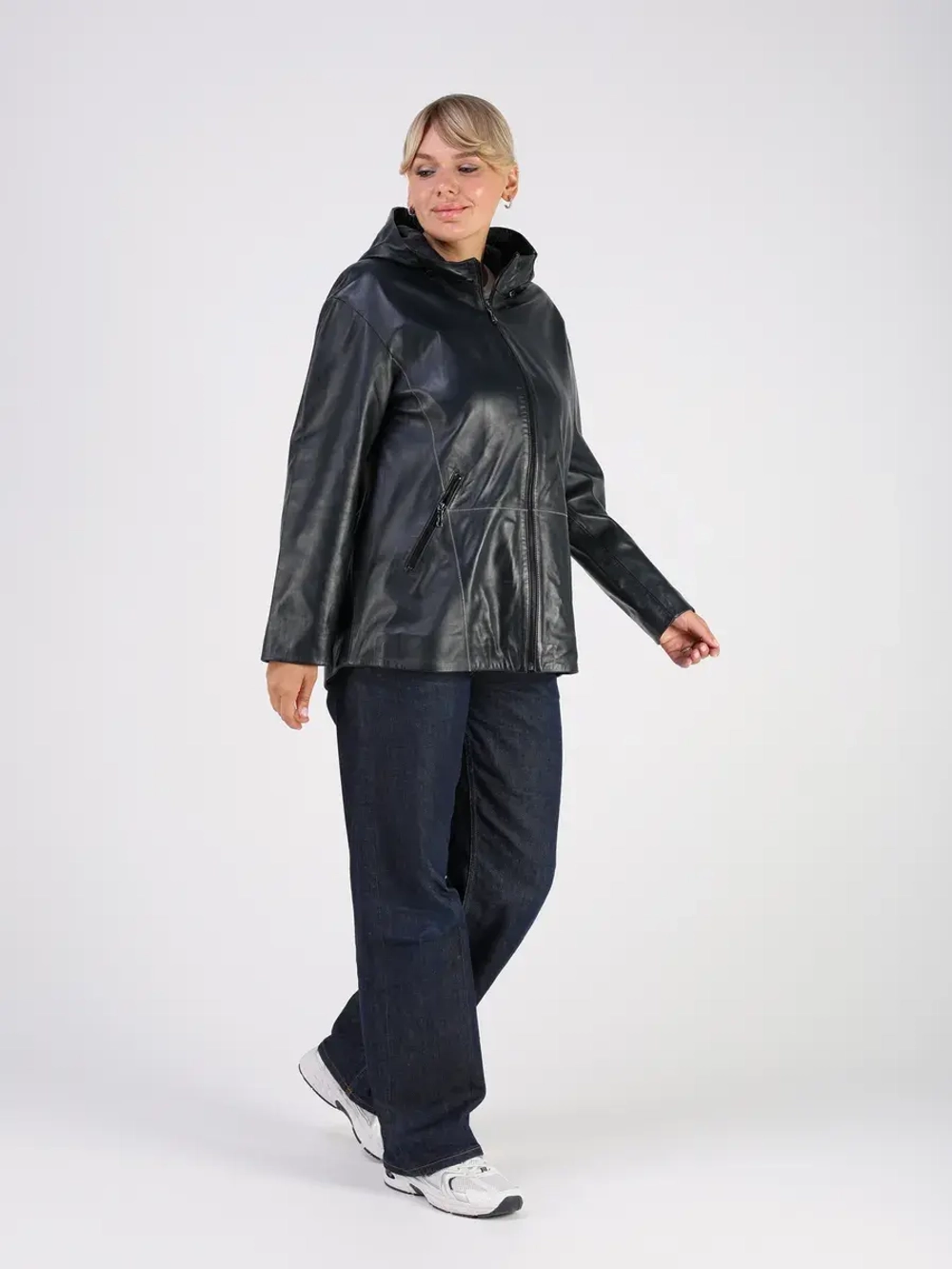 Кожаная куртка демисезонная с капюшоном оверсайз