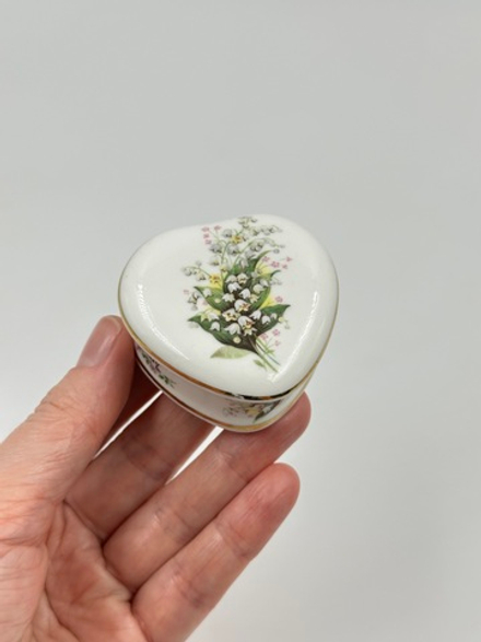 Шкатулка в виде сердца «Май» с ландышами