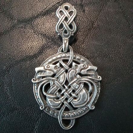 Подвеска. Северные волки малые