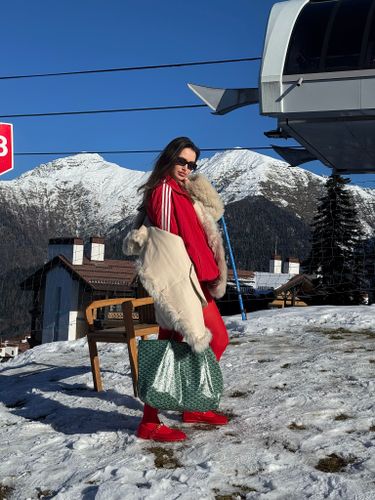 Бежевая шуба из овчины с капюшоном