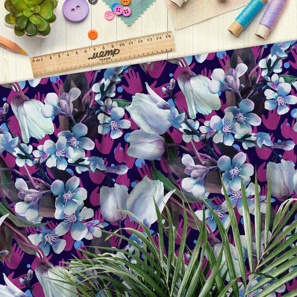 Ткань флис живые тюльпаны и сирень на сиреневом фоне