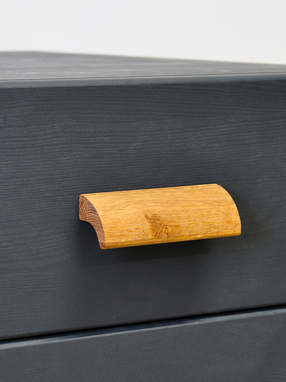 Офисная тумба под стол с 3 ящиками Мадейра 45х45х67см из массива сосны на колесиках, серый