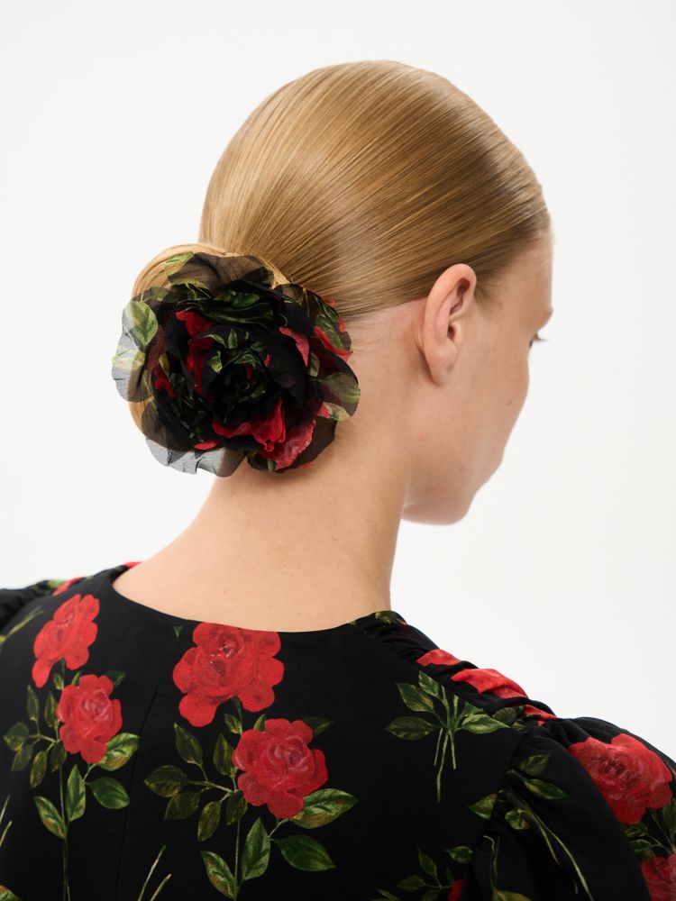 Flora, брошь - цветок черная со средними красными цветами