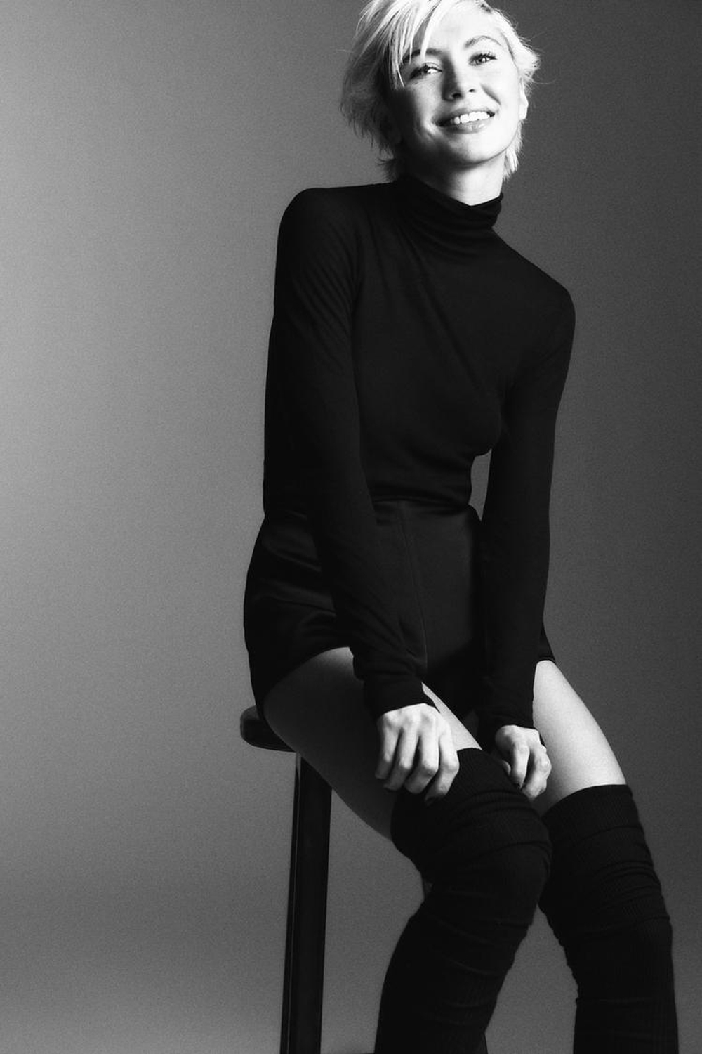 ZARA ФУТБОЛКА С ВОРОТНИКОМ-СТОЙКОЙ, ЧЕРНЫЙ