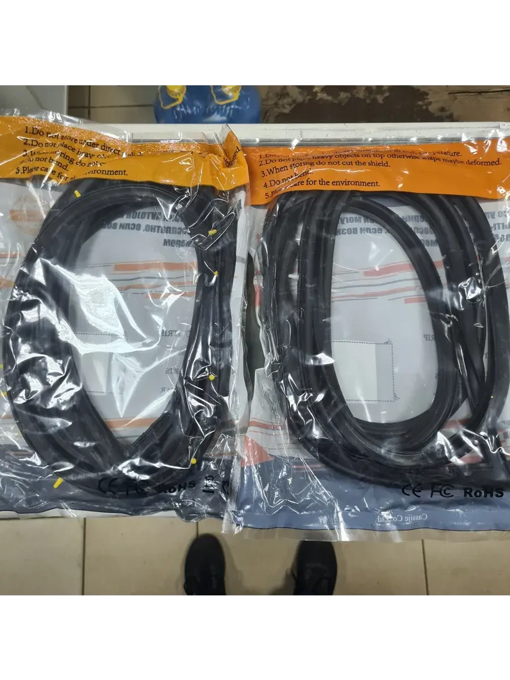 Уплотнительные резинки на двери Лачетти передний комплект