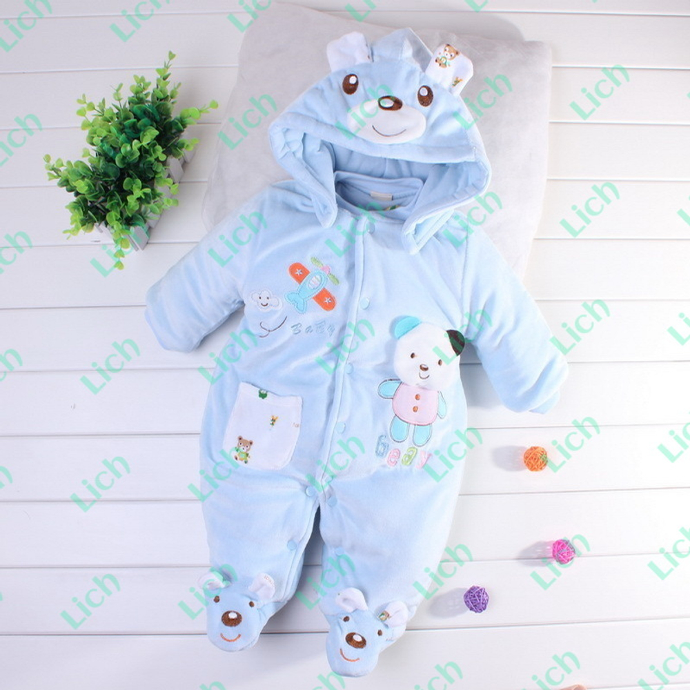 Комбинезон с аппликацией, пинетками и капюшоном "Мишка"