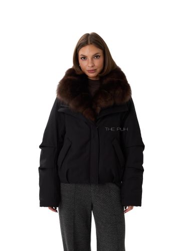 Короткая черная парка с песцовым воротником