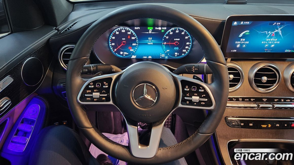 Mercedes-Benz GLC-Class X253 GLC300e 4MATIC Coupe Premium 패키지 (03.2022)