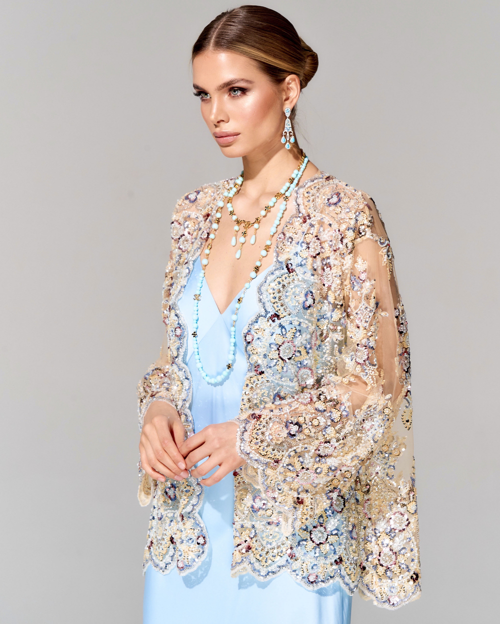 Укороченный кардиган с вышивкой ручной работы