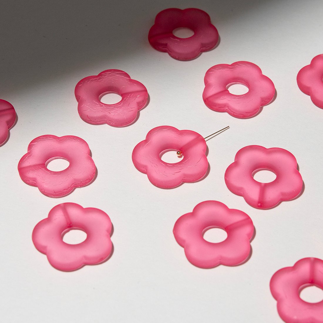 Подвеска "Незабудка", 26мм, матовый розовый акрил