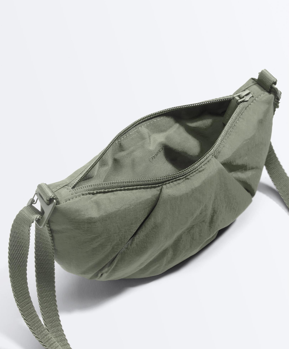 OYSHO Стеганая мини-сумка с плечевым ремнем, хаки