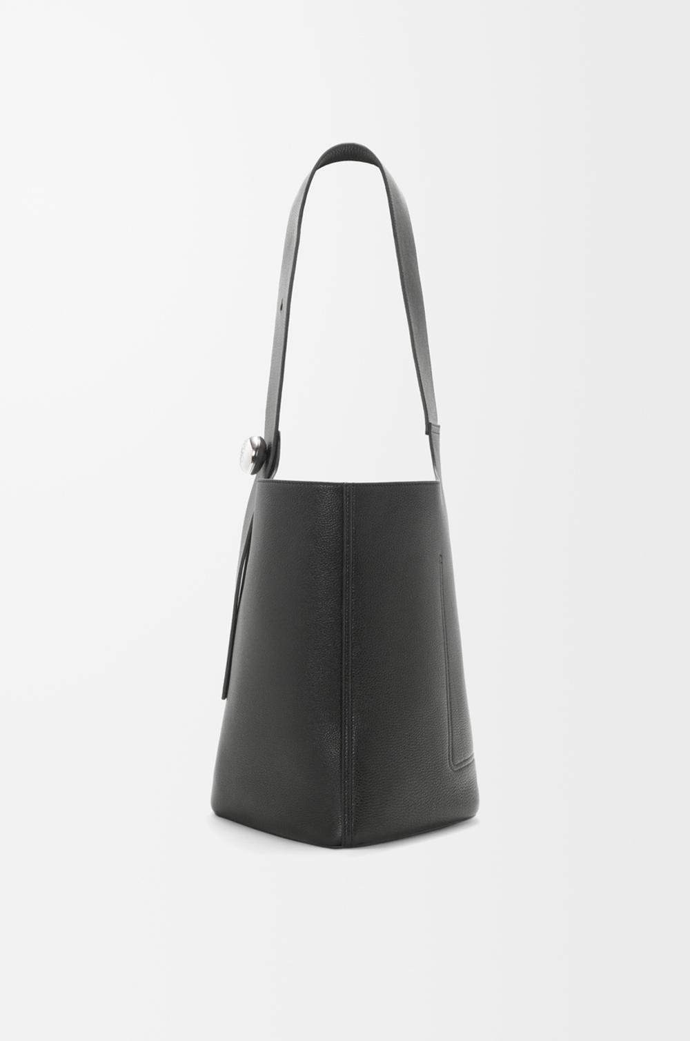 Loewe Большая сумка-ведро Pebble в мягкой зернистой телячьей коже, черный