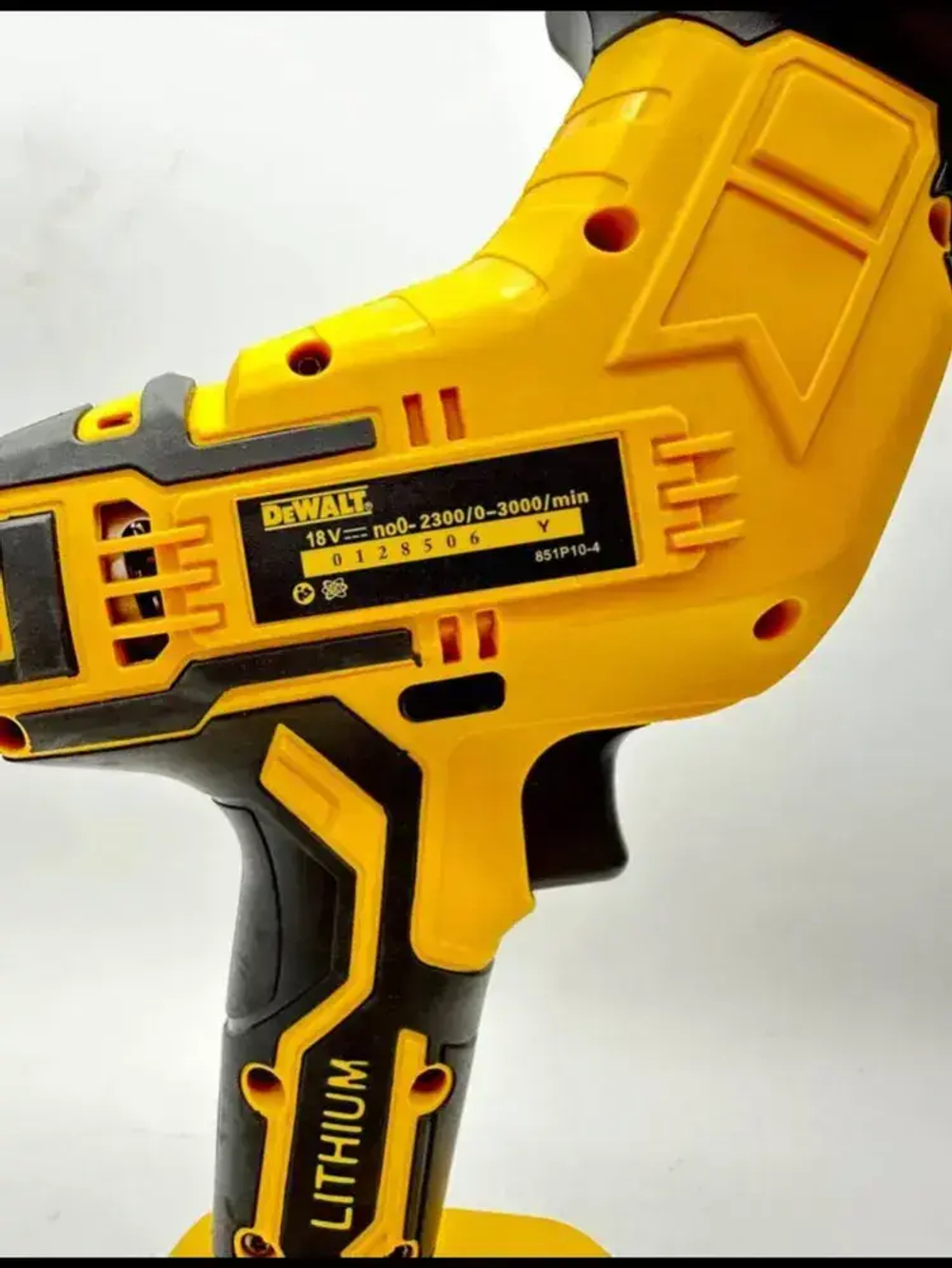 Аккумуляторная сабельная пила DeWalt в кейсе