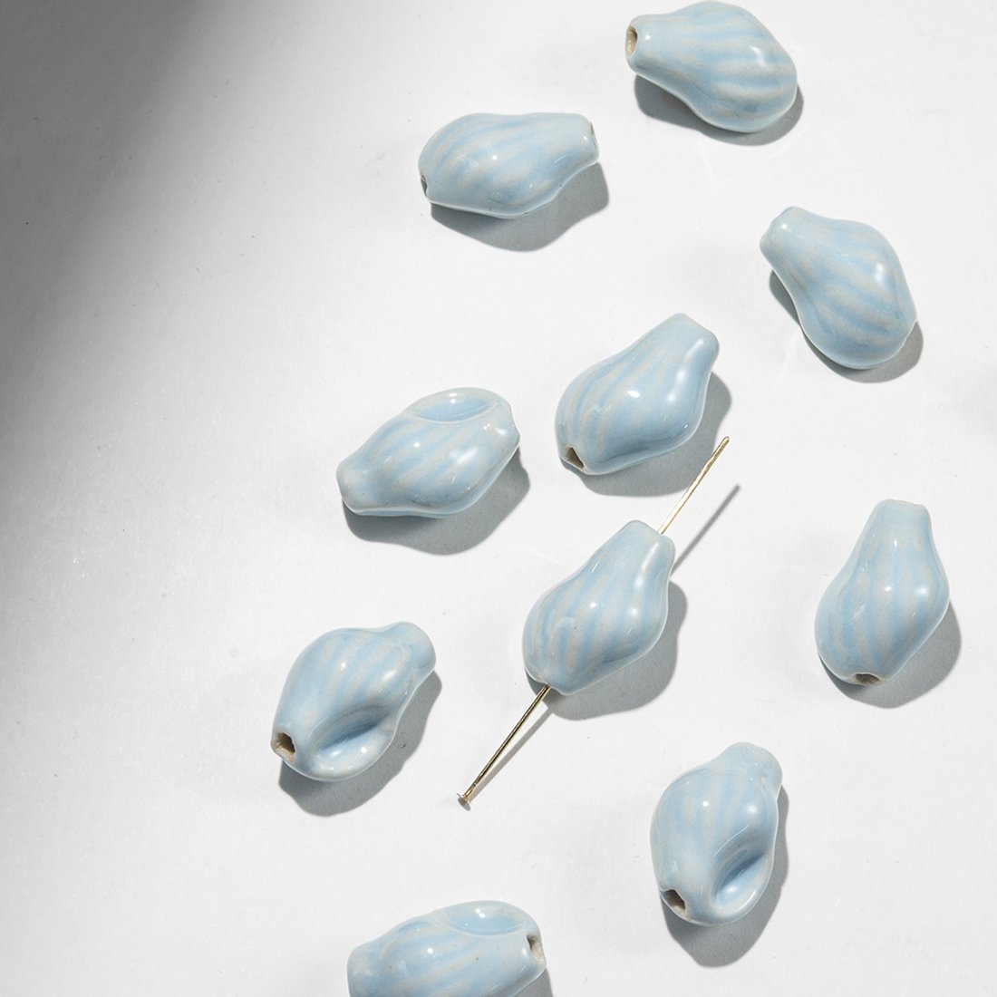 Бусина в форме морской ракушки, 14,6*21мм, голубая, глазурированный фарфор