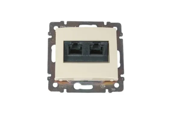Розетка RJ45 Legrand Valena двойная слоновая кость 14585