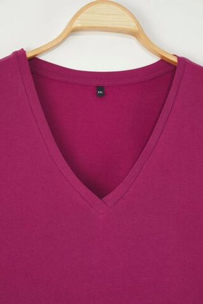 Розово-сухая Повседневная футболка больших размеров с v-образным вырезом и модальными драпировками TBBSS25BF00053