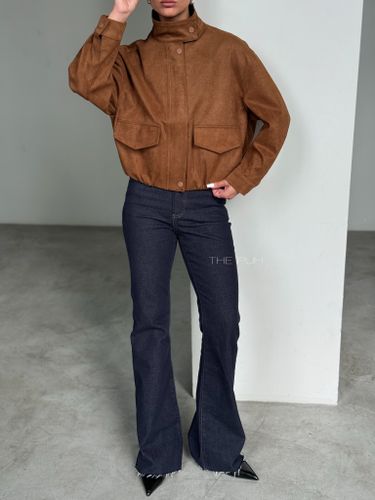 Коричневый бомбер из эко-замши