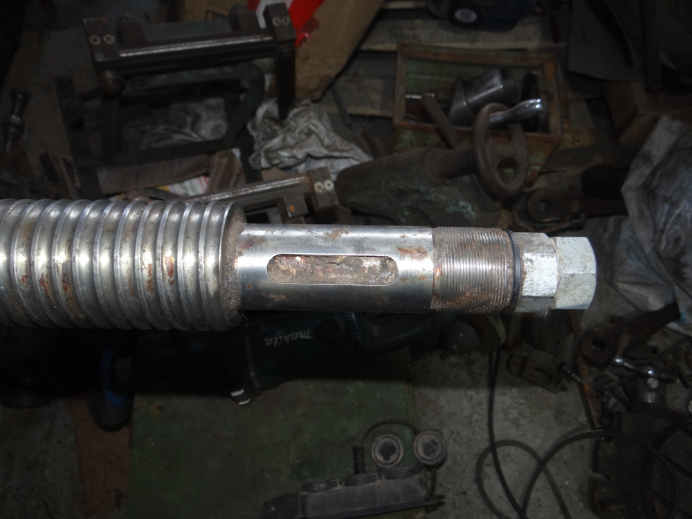 Шарико-винтовая пара ШВП L= 3840 мм L резьбы 3545 мм Tr 68х10