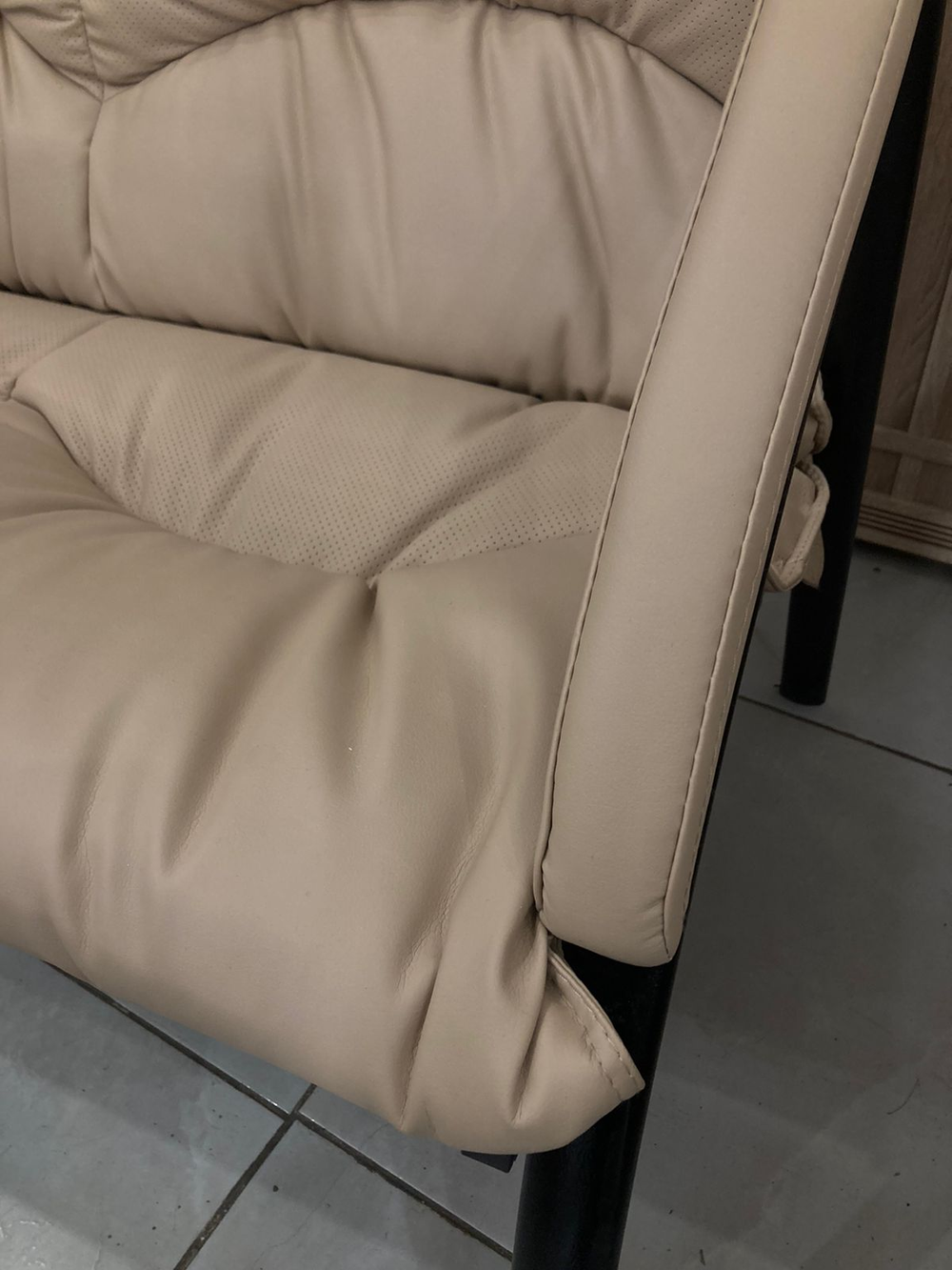 Диван Фортуна-5 (18) 2-х мест разборный перф беж к/з беж каркас черный