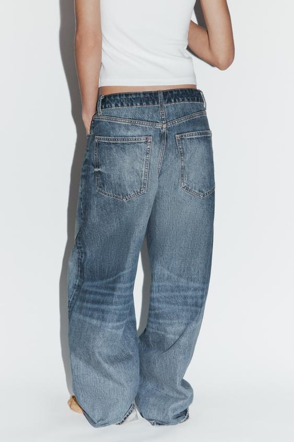 ZARA ДЖИНСЫ TRF СО СРЕДНЕЙ ПОСАДКОЙ И ОТЛОЖНЫМ ПОЯСОМ, МОРСКОЙ СИНИЙ