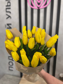 Букет 25 желтых тюльпанов