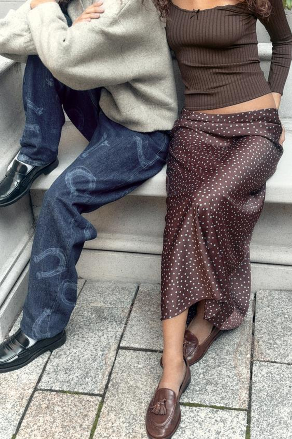 ZARA АТЛАСНАЯ ЮБКА МИДИ, КОРИЧНЕВЫЙ/СИНИЙ