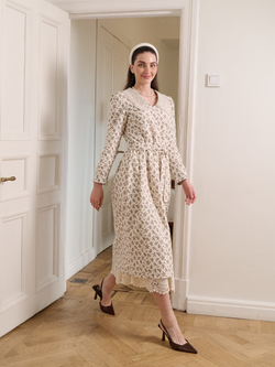 Платье с кружевным воротником