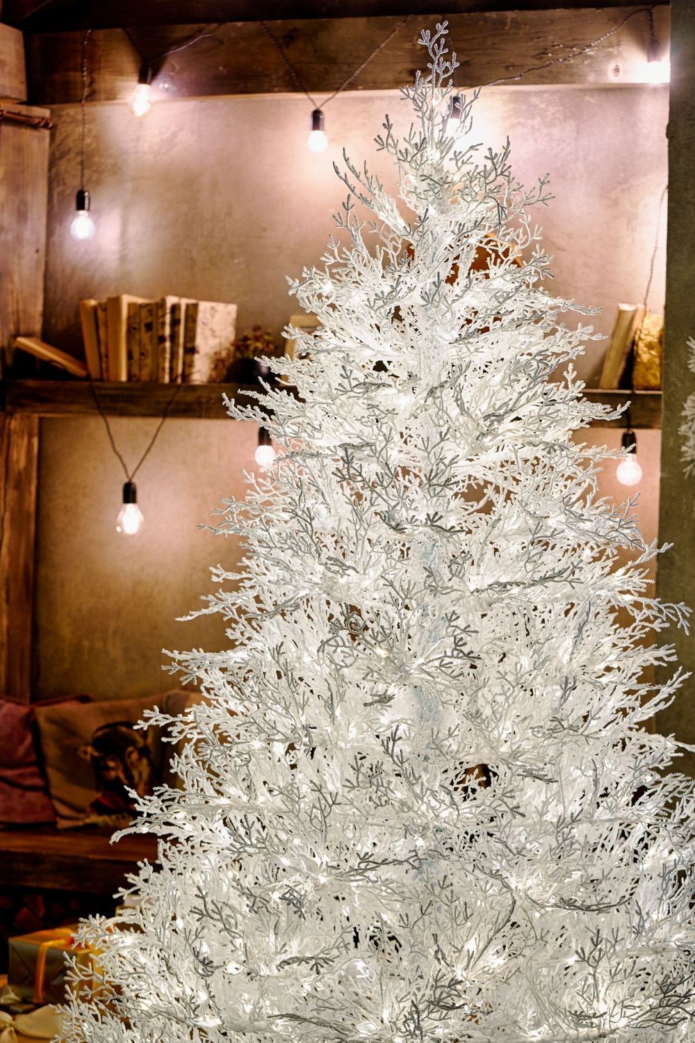 Искусственная белая елка с гирляндой встроенной «Normandia» Нормандия (коралловые ветки) от 2,1 м до 2,4 м