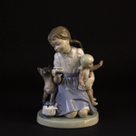 Фарфоровая мануфактура Lladro «Девочка с кошкой и куклой»