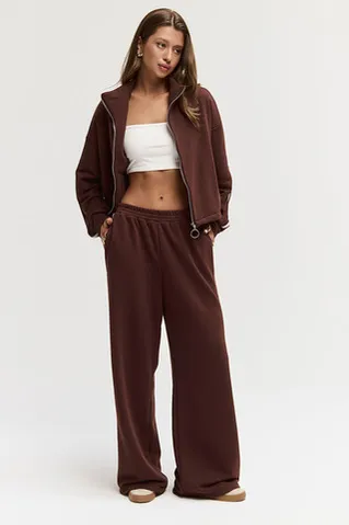 Олимпийка на молнии с лампасами шоколадного цвета