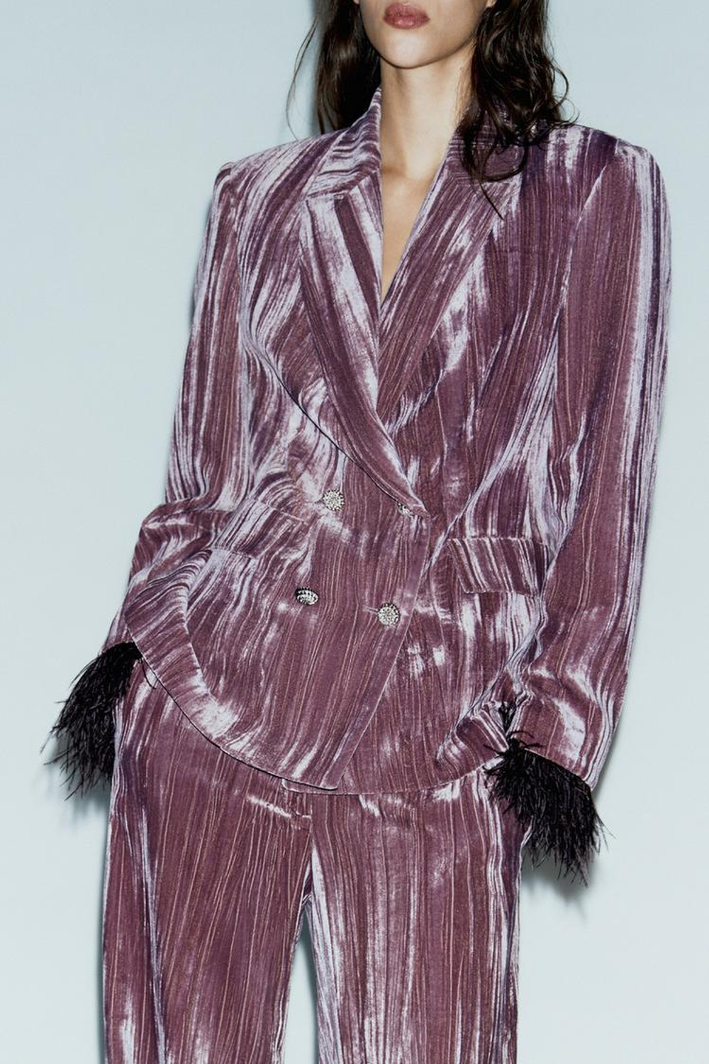 ZARA БЛЕЙЗЕР ИЗ БАРХАТА С ПЕРЬЯМИ, ЦВЕТ МАЛЬВЫ