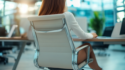 Как выбрать кресло для руководителя, если вы женщина: советы для комфорта и стиля