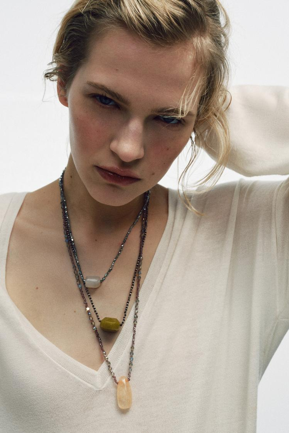 ZARA НАБОР ИЗ ТРЕХ ОЖЕРЕЛИЙ С БУСИНАМИ И КАМНЯМИ, РАЗНОЦВЕТНЫЙ