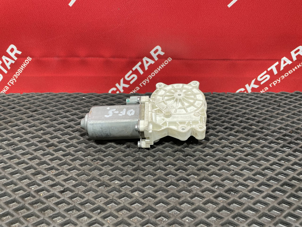 Моторчик стеклоподъемника правый 2023г