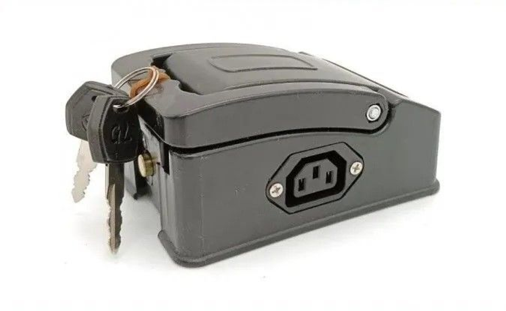 Крышка аккумулятора электровелосипеда с разъемами и замком