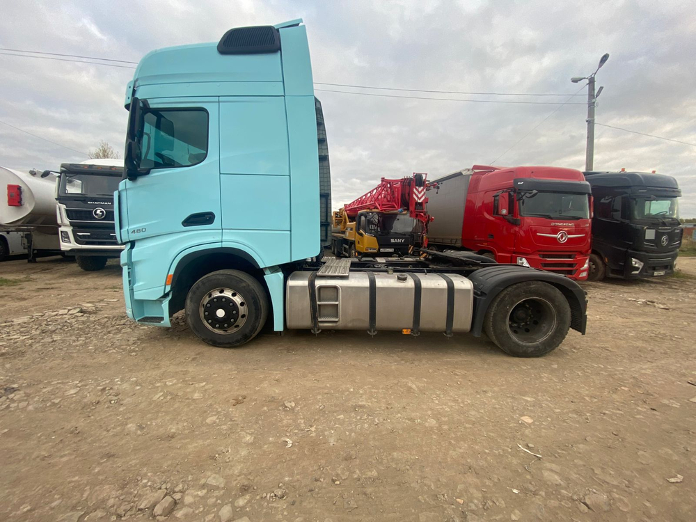 Shacman (Shaanxi) SX* 4x2 Седельный тягач SX4188YY381 (Дизельный, 12,5 л, 473 л.с., МТ)