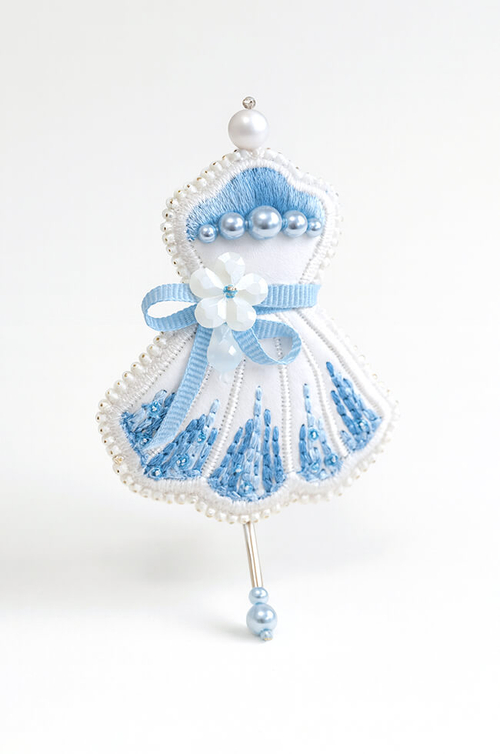 8441 Брошь (молочный / голубой)