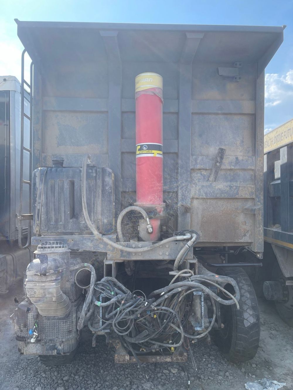 Shacman (Shaanxi) SX* 8x4 Самосвал SX33186V366 (Дизельный, 11,6 л, 423 л.с., МТ)
