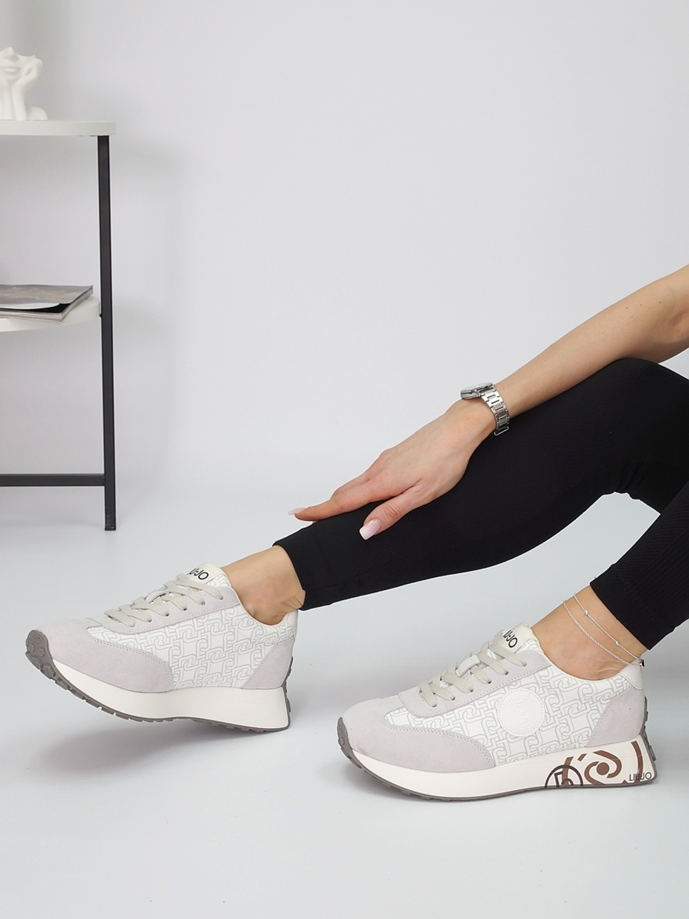 Кроссовки женские демисезонные