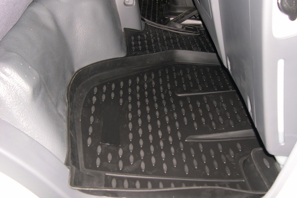 Коврики в салон для ISUZU NLR85 (NMR85), 2 части (борт, чёрные, полиуретан); 0085-01-5109000-00