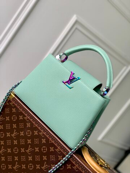 Louis Vuitton Capucines MM