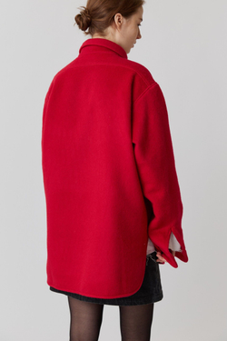 Объемная мужская рубашка из малиновой шерсти