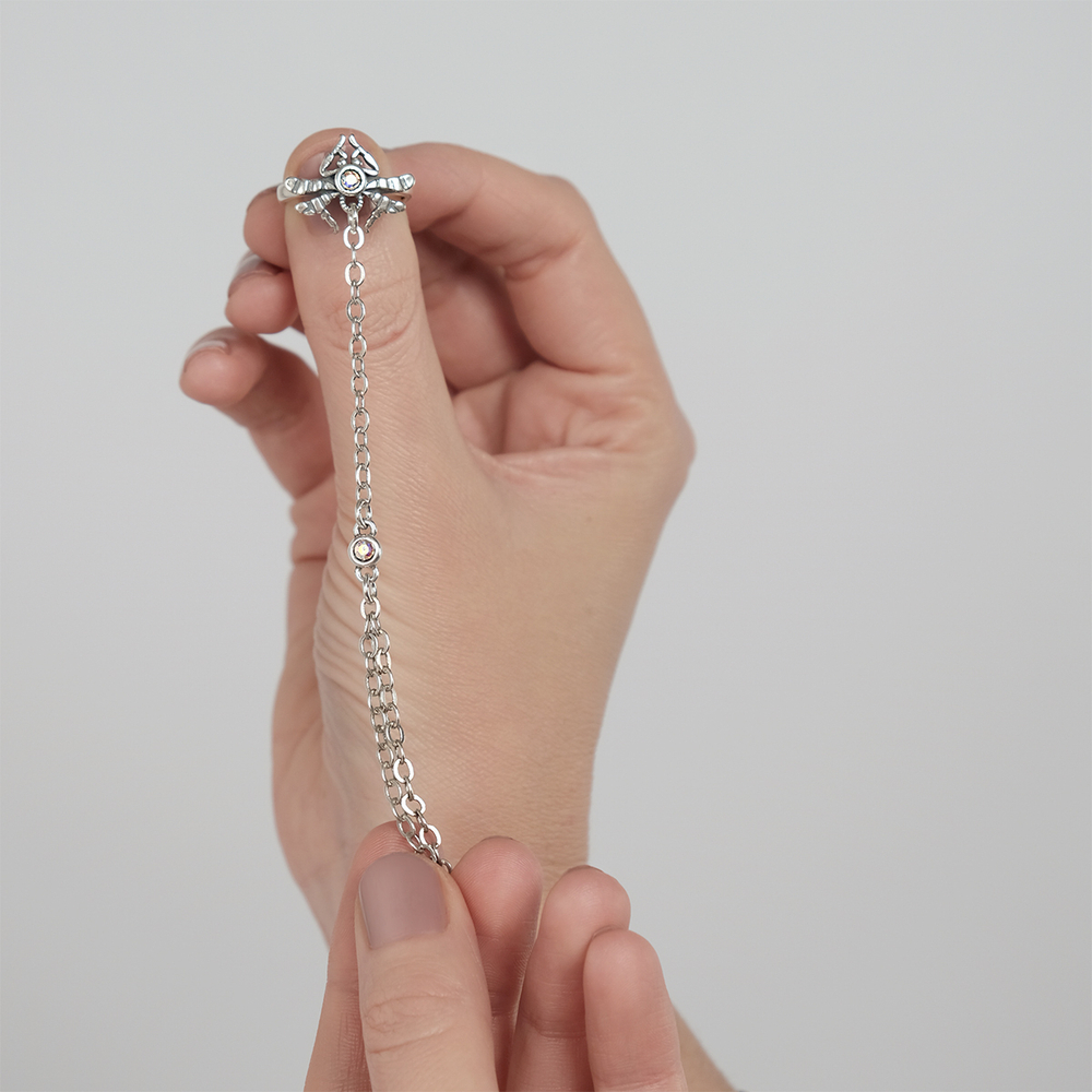 "Барк" кольцо-браслет в серебряном покрытии из коллекции "Кассида" от Jenavi с замком карабин